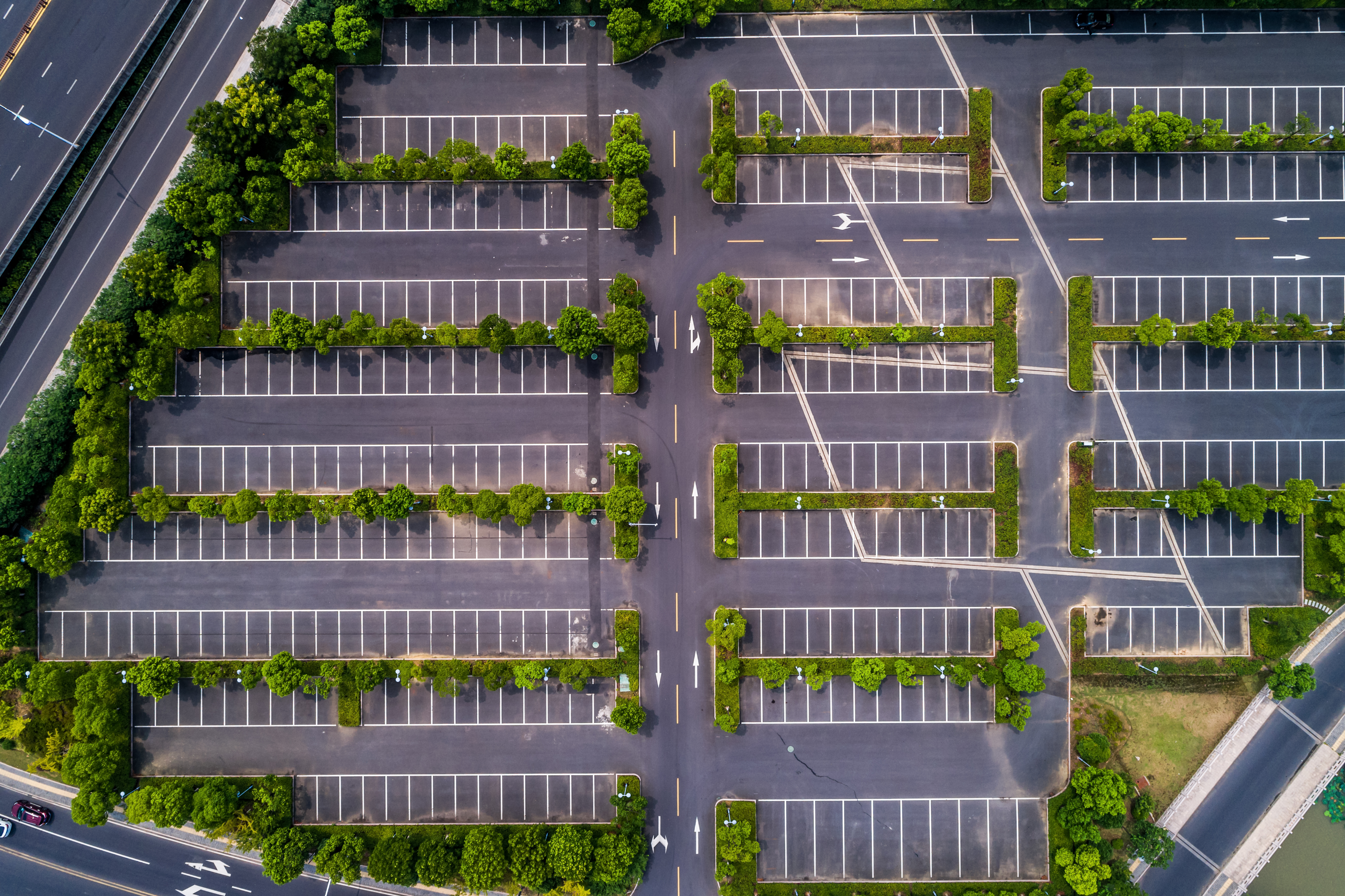 Parking z oznakowaniem